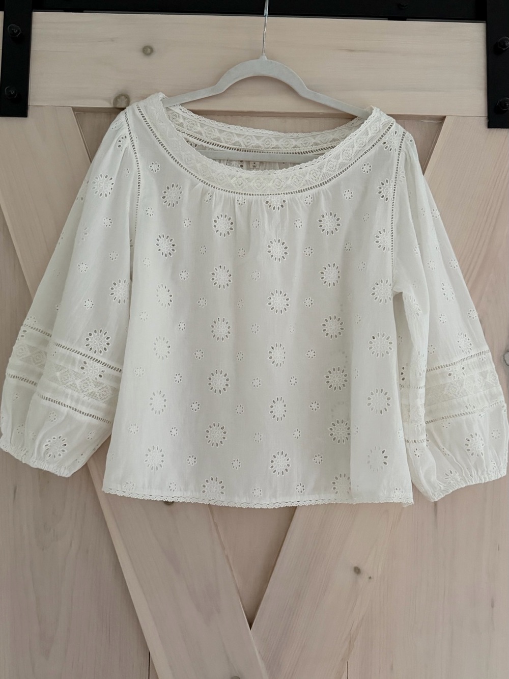 Pilcro White Eyelet Swing Blouse Top M Boho Fairy Crochet details